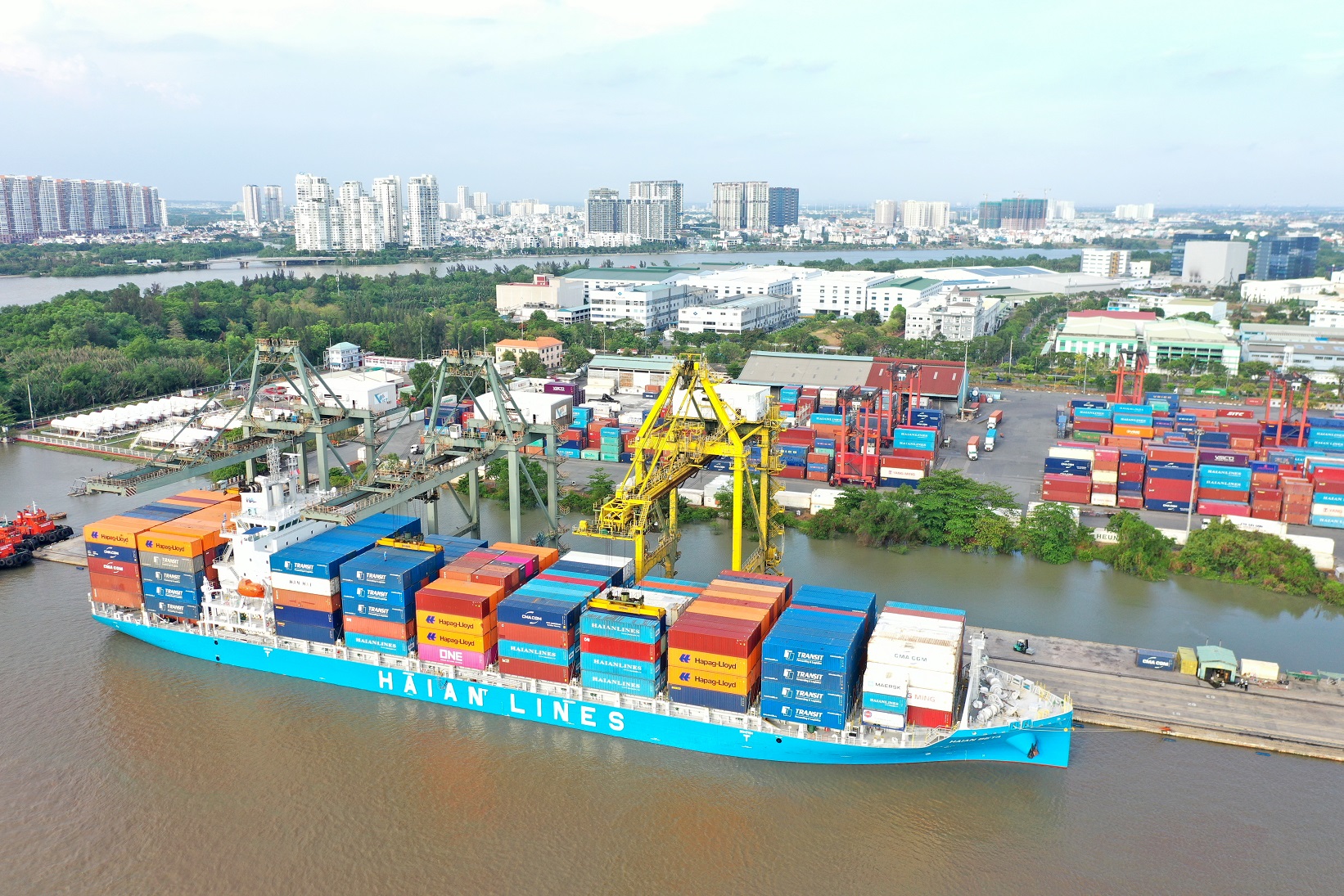 Xếp dỡ Hải An (HAH) dự chi 92 triệu USD để đóng hai tàu container mới